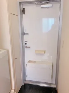 レオパレスウグイス【1階】の玄関