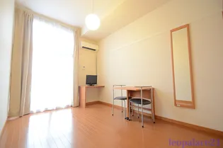 レオパレスLOVIN II【1階】の居間