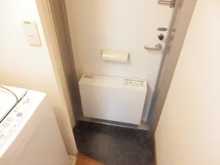 レオパレスLOVIN II【1階】の玄関