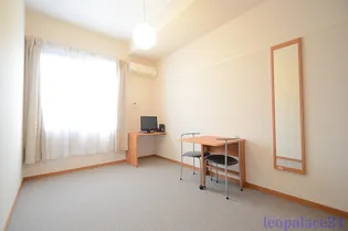 レオパレスLOVIN II【2階】の居間