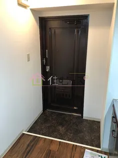 センチュリー新大阪【8階】の玄関