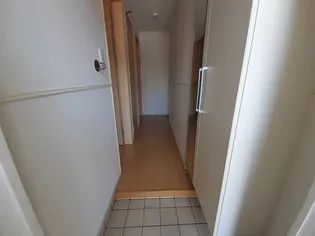 フラワータウン アイリス【1階】の玄関