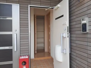 オリーブ【1階】の玄関