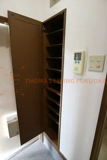 フロンテージ【1階】の玄関