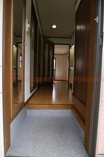 フロンテージ【1階】の玄関