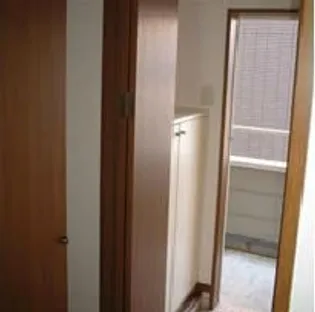 ウィンザー今泉【B102号室】の玄関