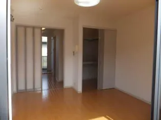 グリーンビューA棟【2階】の居間