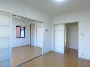 サングリーンA棟【2階】の居間