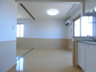 ブルーム米原A棟【101号室】の居間