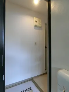 ディアコートA棟【202号室】の玄関