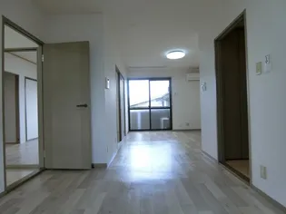 ディアコートA棟【202号室】の居間