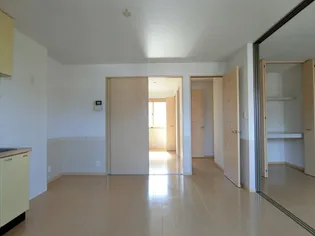 クレセント北峰A棟【201号室】の居間