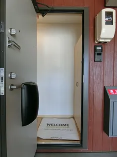 クレセント北峰A棟【201号室】の玄関