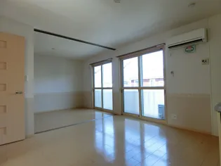 クレセント北峰A棟【201号室】の居間