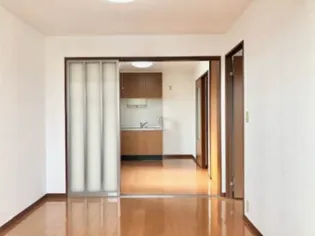 エポック・ヴィラA棟【2階】の居間