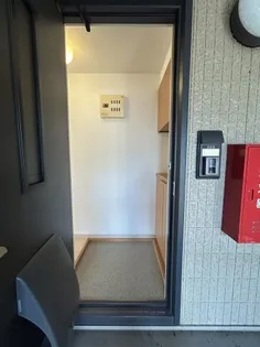 メゾン アイ ファミーユ A棟【2階】の玄関