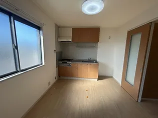 メゾン アイ ファミーユ A棟【2階】の居間