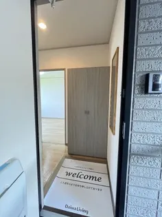 グランディールA棟【205号室】の玄関