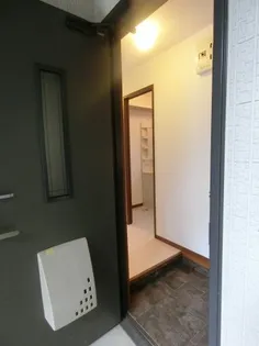 テンダーヴィラA棟【1階】の玄関