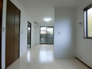 テンダーヴィラA棟【1階】の居間