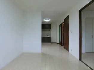 テンダーヴィラA棟【1階】の居間