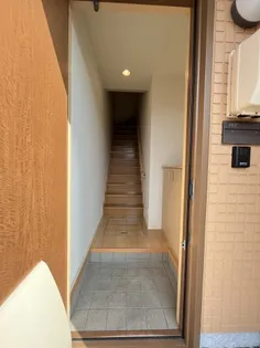 プレステージ東福原【2階】の玄関