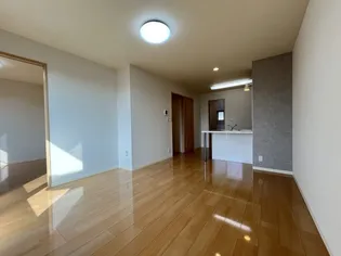 プレステージ東福原【2階】の居間