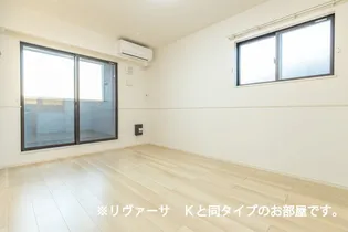 アルカンシエル生田 B【2階】の居間