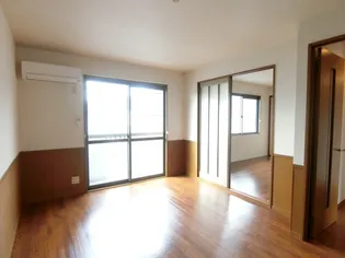 プラシード A棟【201号室】の居間