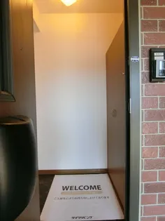 プリシェール A棟【201号室】の玄関