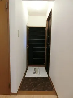 プリシェール A棟【201号室】の玄関