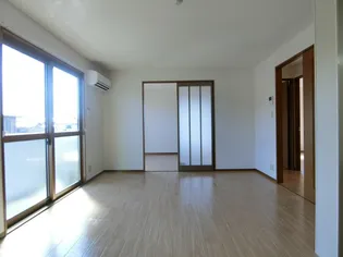 プリシェール A棟【201号室】の居間