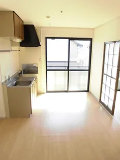 グリーンフィールドC棟【201号室】の居間