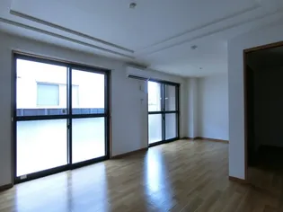 ディベルティ観音寺新町【1階】の居間