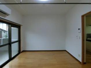 スカイマンションD【1階】の居間