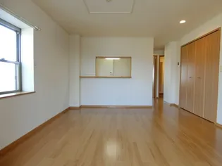 アルマーニ Ⅲ【1階】の居間