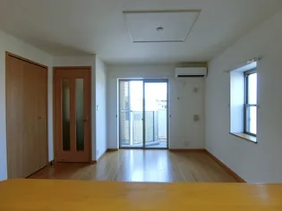 アルマーニ Ⅲ【1階】の居間