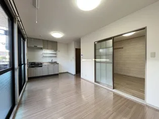 コート・デ・ボナールB棟【102号室】の居間