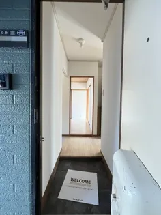 あざみB【103号室】の玄関