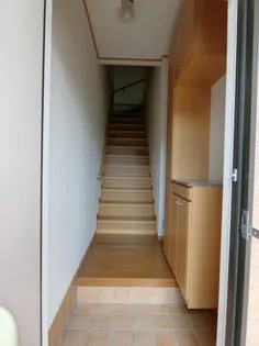 ベル・ミニョンA【2階】の玄関