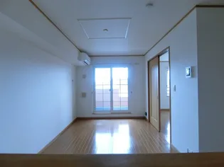 ベル・ミニョンA【2階】の居間