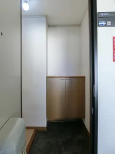 スティブルB棟【101号室】の玄関