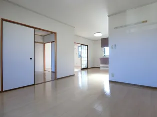 スティブルB棟【101号室】の居間