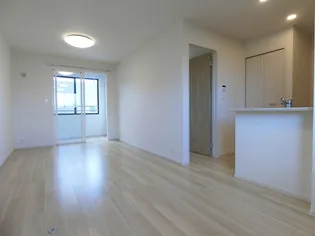 ブルーオーシャン・レジデンスA【2階】の居間