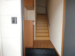 ピオニー【203号室】の玄関