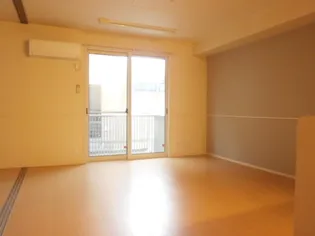 ラフィネ新開【102号室】の居間