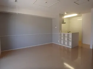 ラフィネ新開【102号室】の居間