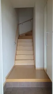 エテルニテ B【2階】の玄関