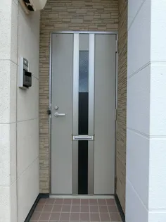 メゾンラフィネA【1階】の玄関