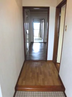 ロイヤルハイツ吉田【3階】の玄関